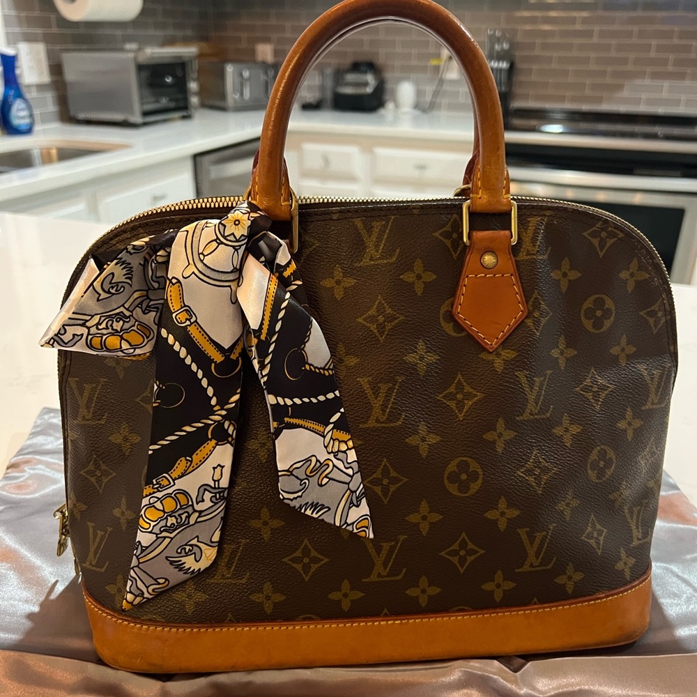 Authentic Louis Vuitton Alma pm tote handbag purse clutch shoulder bag